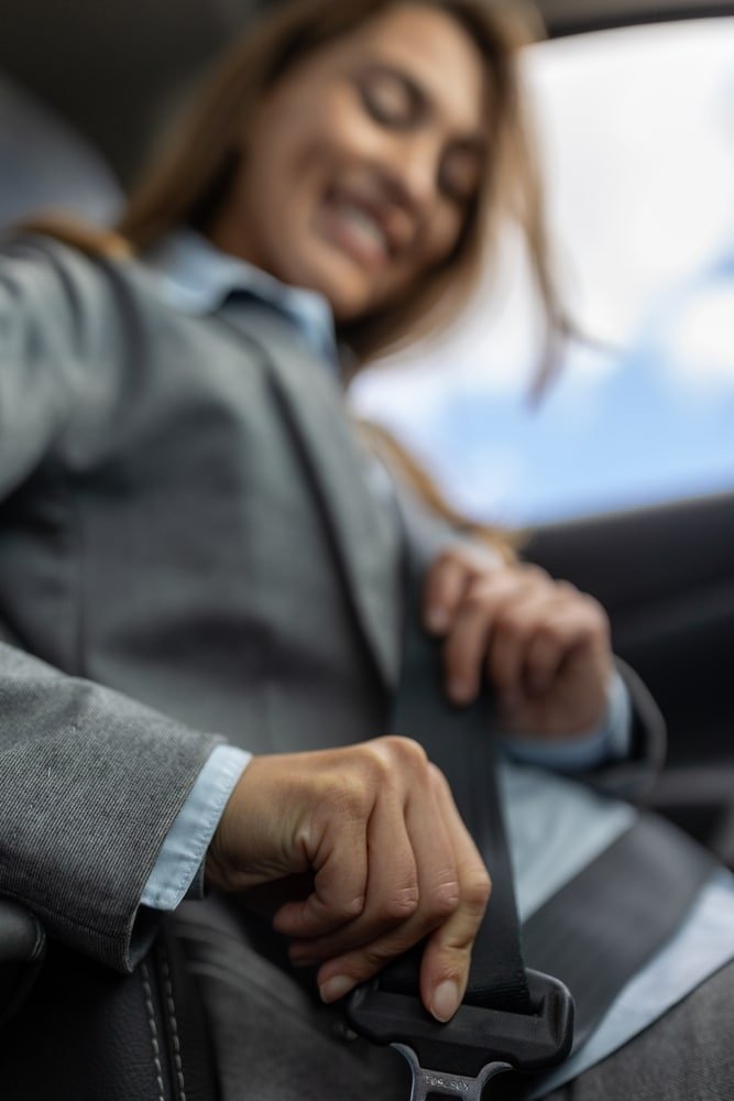 Klanten-genieten-van-een-feest-terwijl-hun-bob-chauffeur-hen-veilig-vervoert